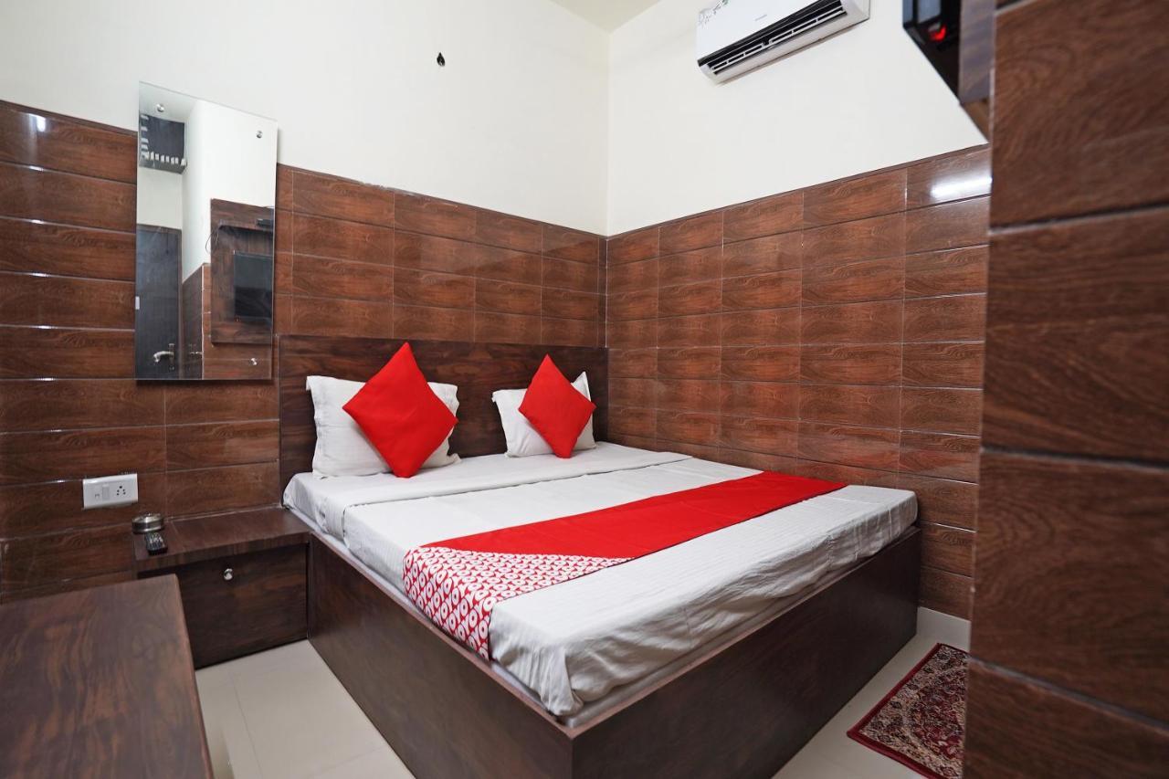 Hotel O Shri Sai Guest House Delhi Kültér fotó