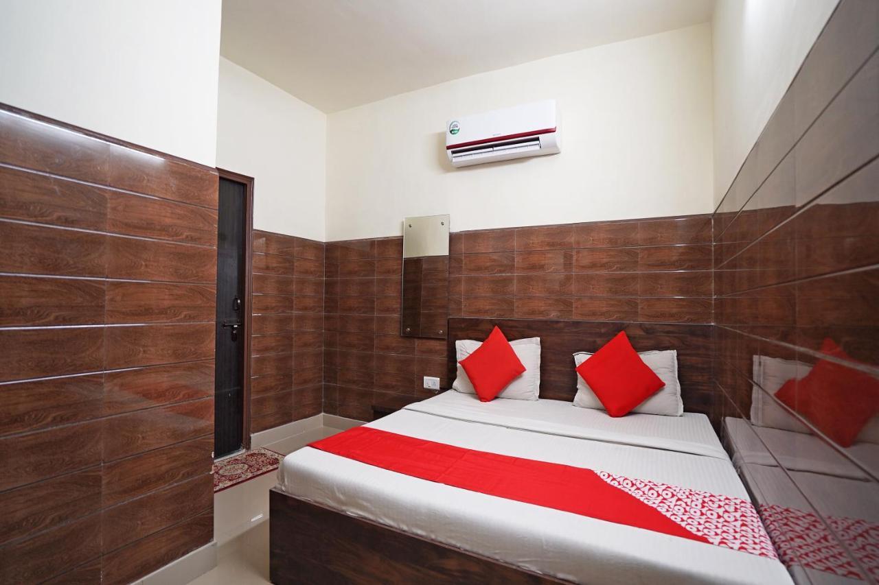 Hotel O Shri Sai Guest House Delhi Kültér fotó
