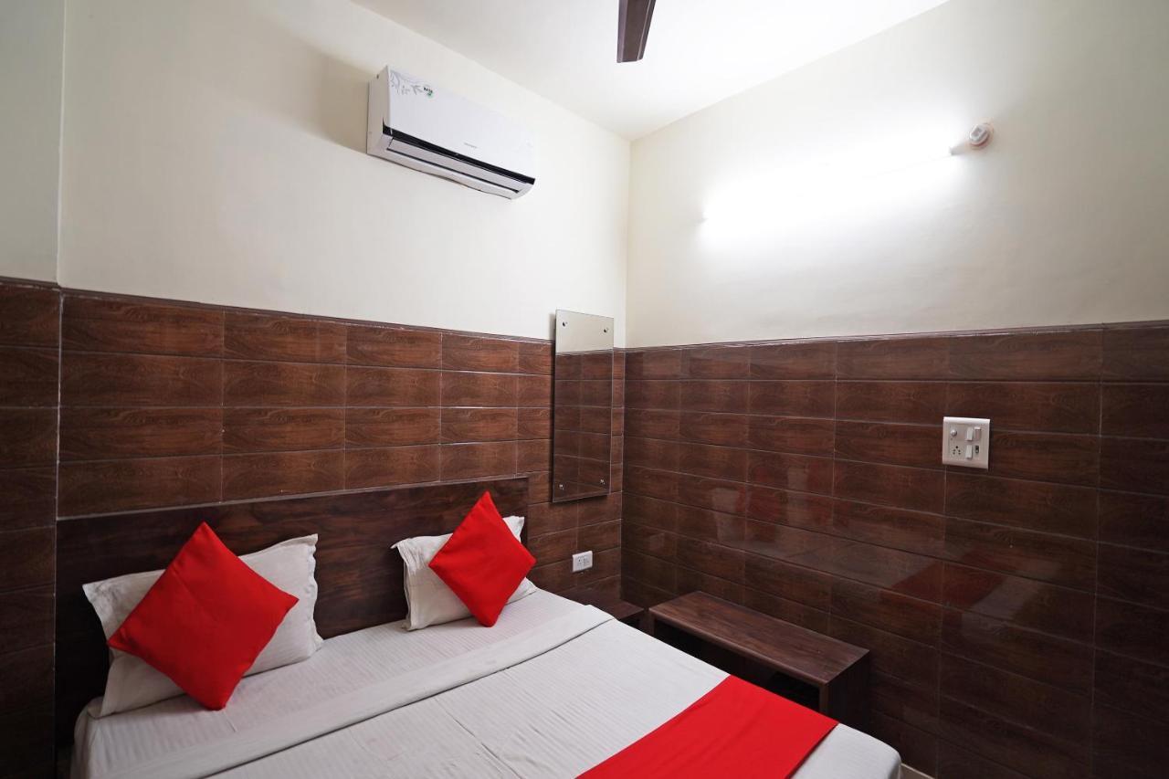 Hotel O Shri Sai Guest House Delhi Kültér fotó
