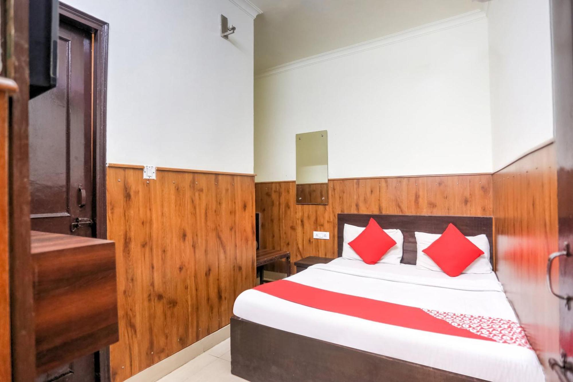 Hotel O Shri Sai Guest House Delhi Kültér fotó