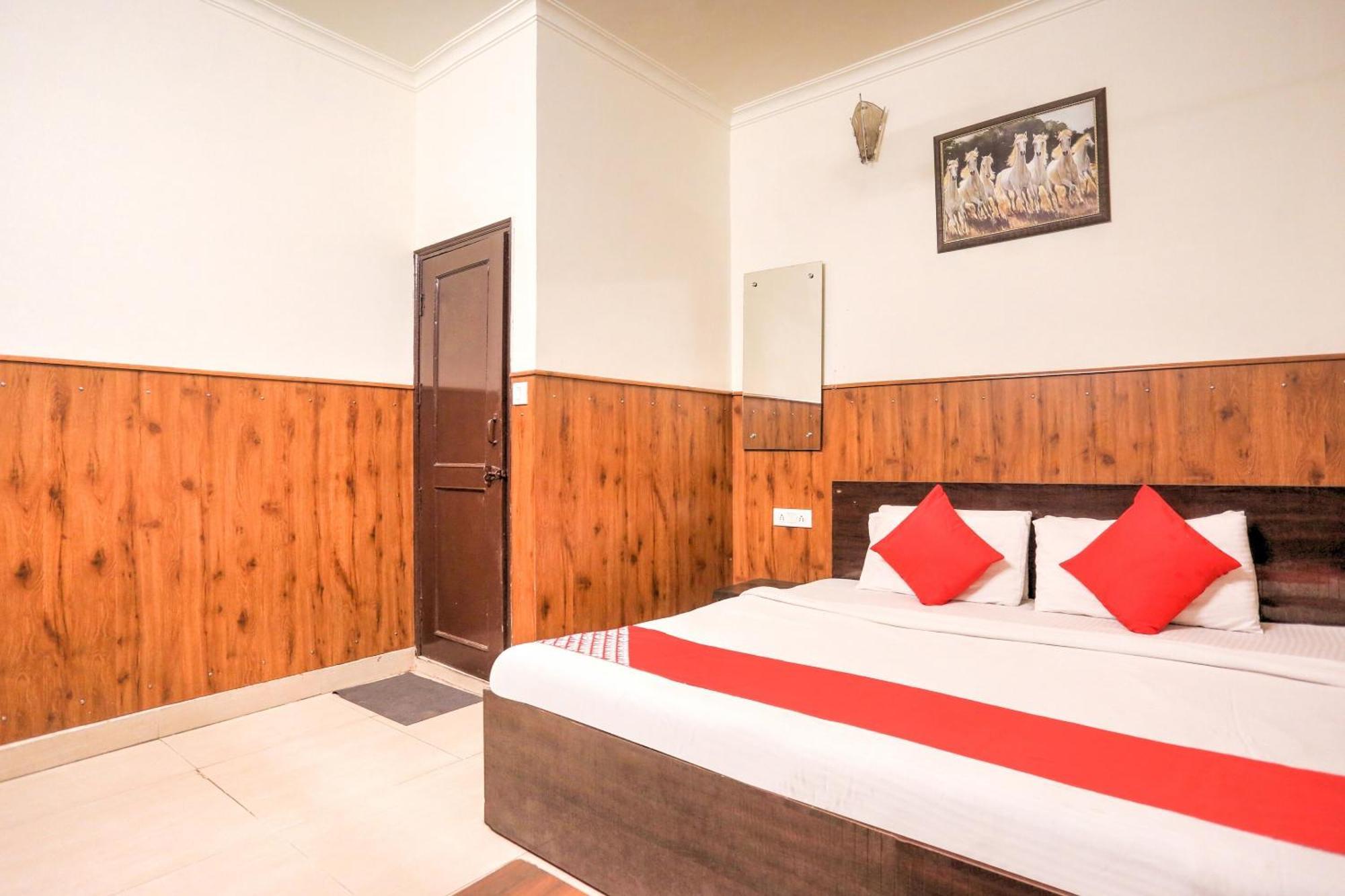 Hotel O Shri Sai Guest House Delhi Kültér fotó