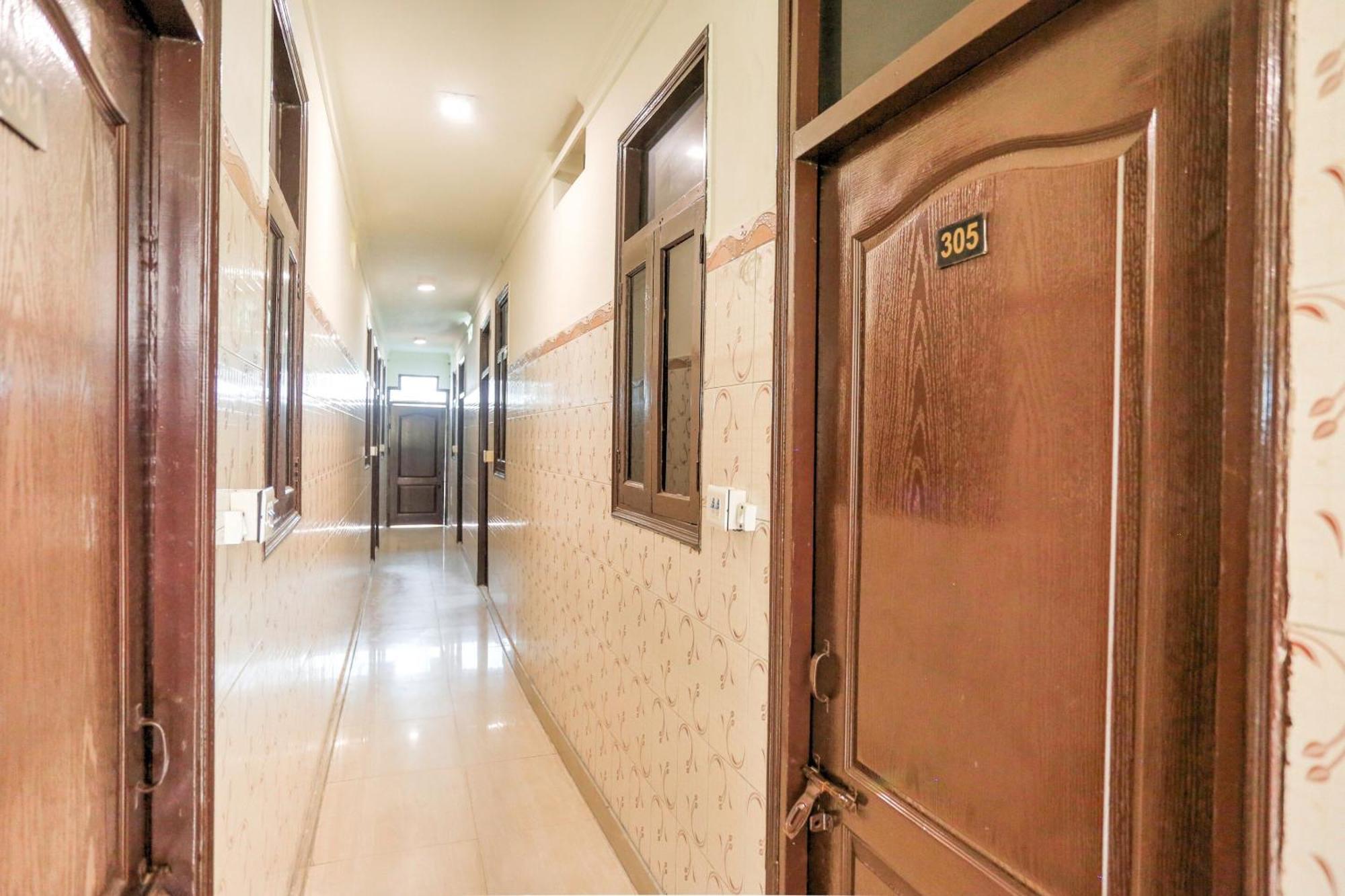Hotel O Shri Sai Guest House Delhi Kültér fotó