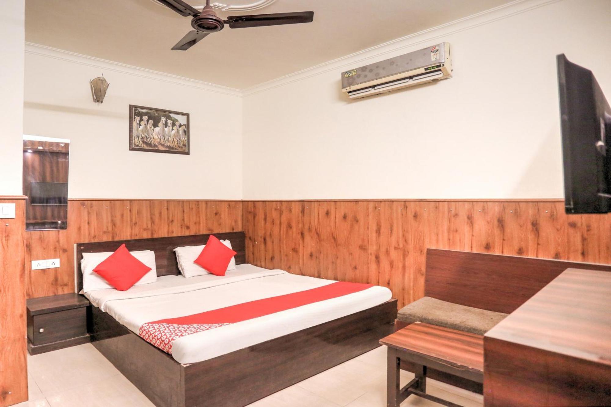 Hotel O Shri Sai Guest House Delhi Kültér fotó