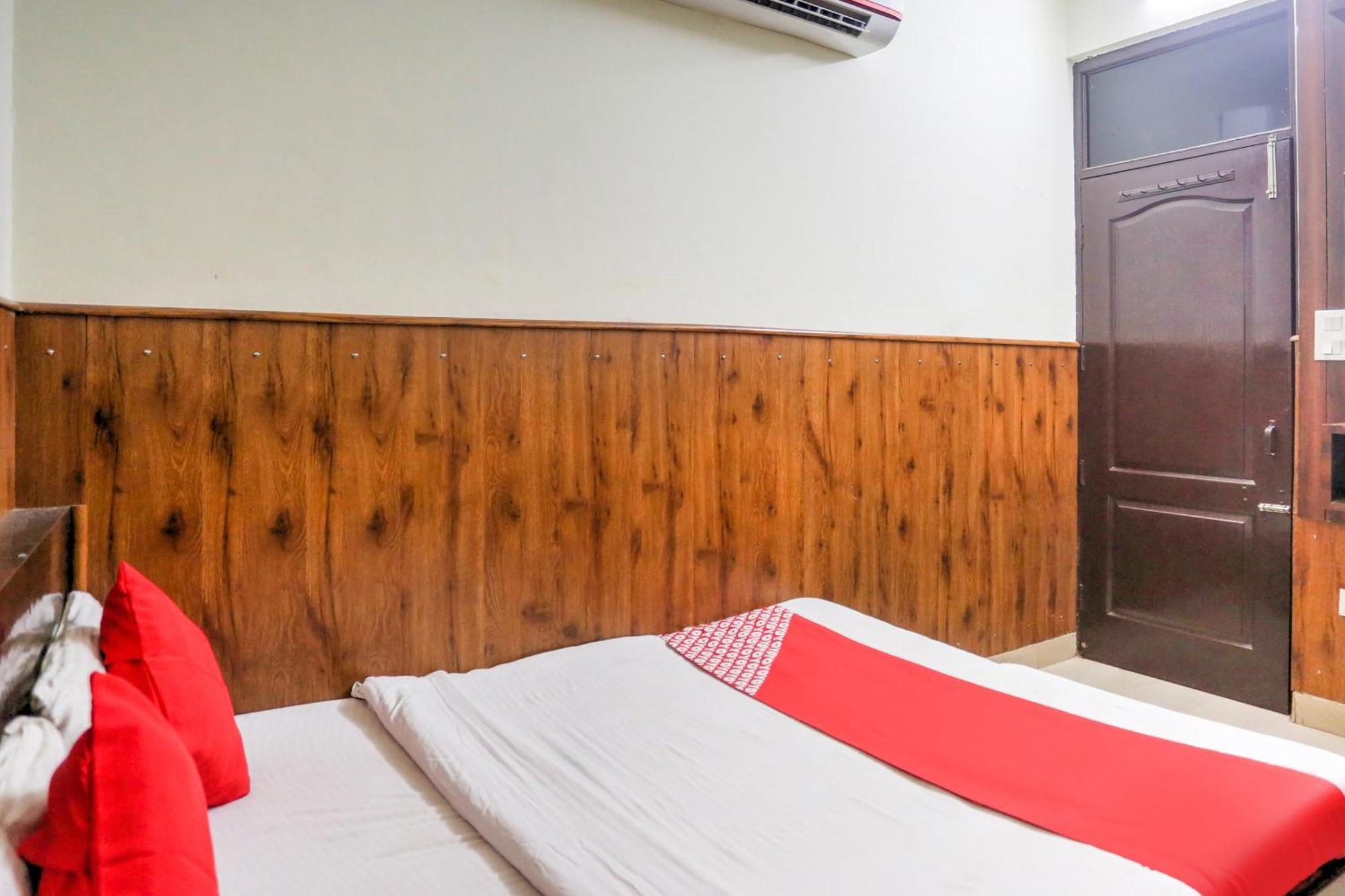 Hotel O Shri Sai Guest House Delhi Kültér fotó