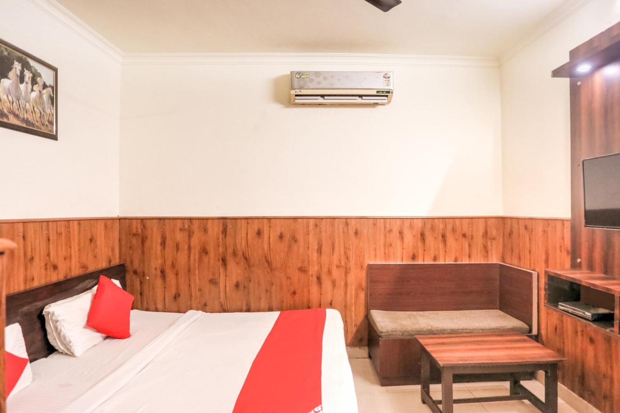 Hotel O Shri Sai Guest House Delhi Kültér fotó