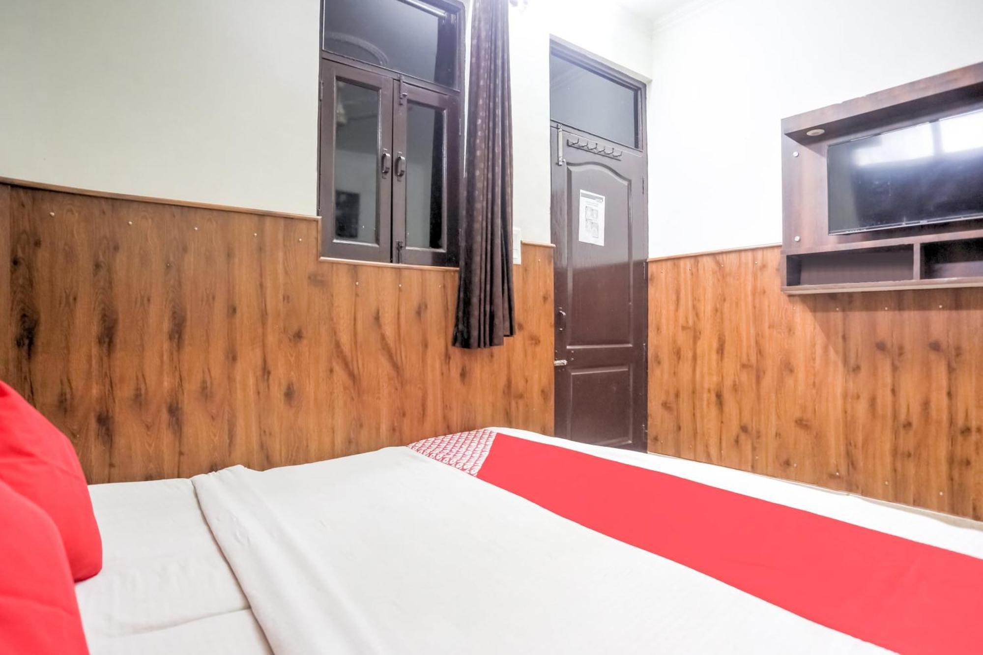 Hotel O Shri Sai Guest House Delhi Kültér fotó