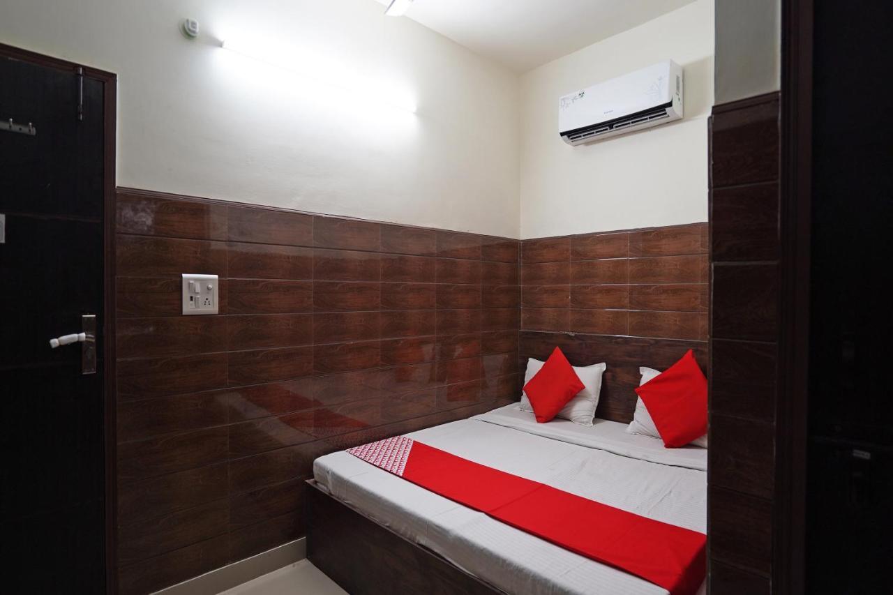 Hotel O Shri Sai Guest House Delhi Kültér fotó