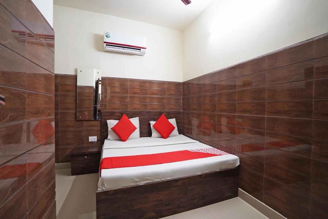 Hotel O Shri Sai Guest House Delhi Kültér fotó