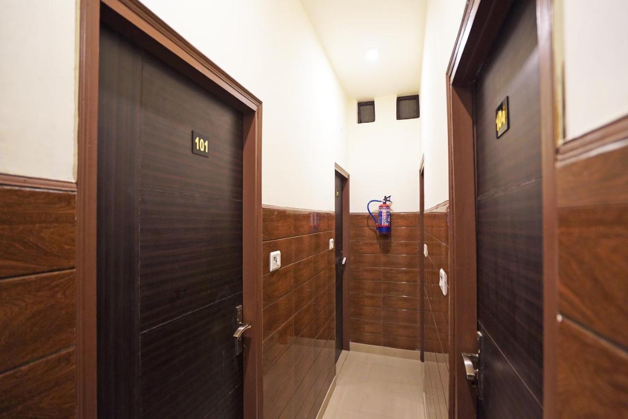 Hotel O Shri Sai Guest House Delhi Kültér fotó